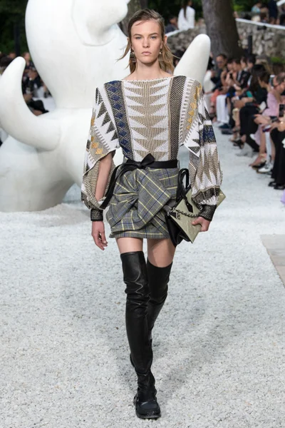 Look 14